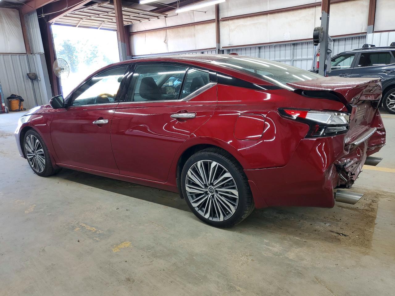 2023 Nissan Altima Sl - Image 2