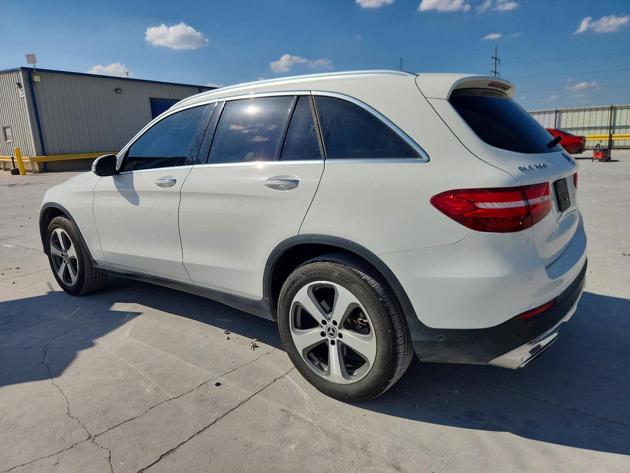 2017 Mercedes-Benz Glc 300 4Matic - Фото 2