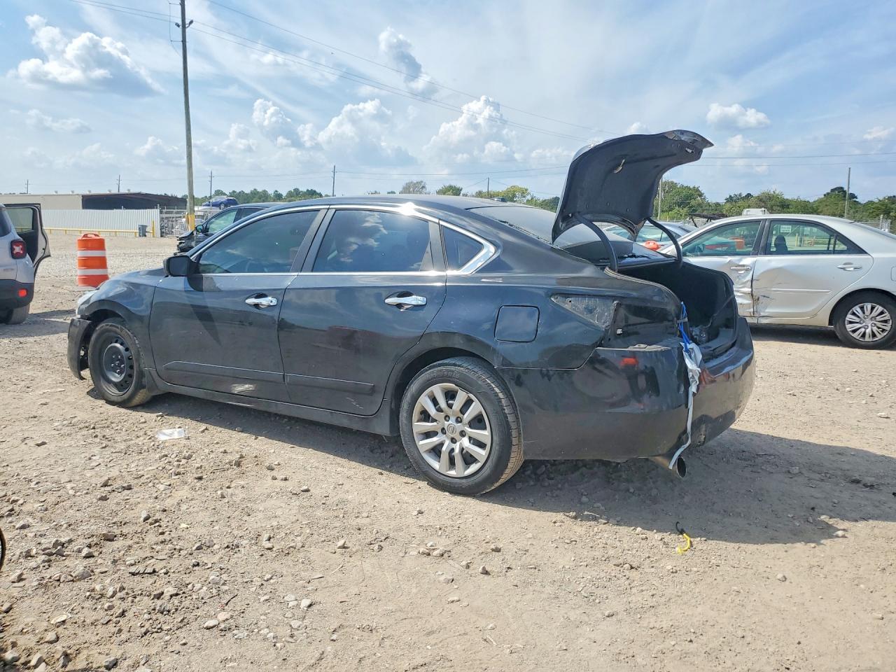 2014 Nissan Altima 2.5 S - Фото 2