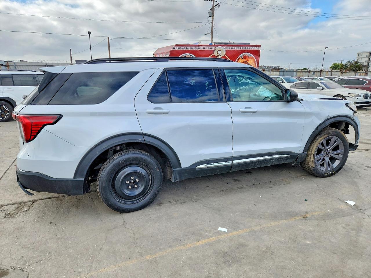 2025 Ford Explorer Active - Image 3
