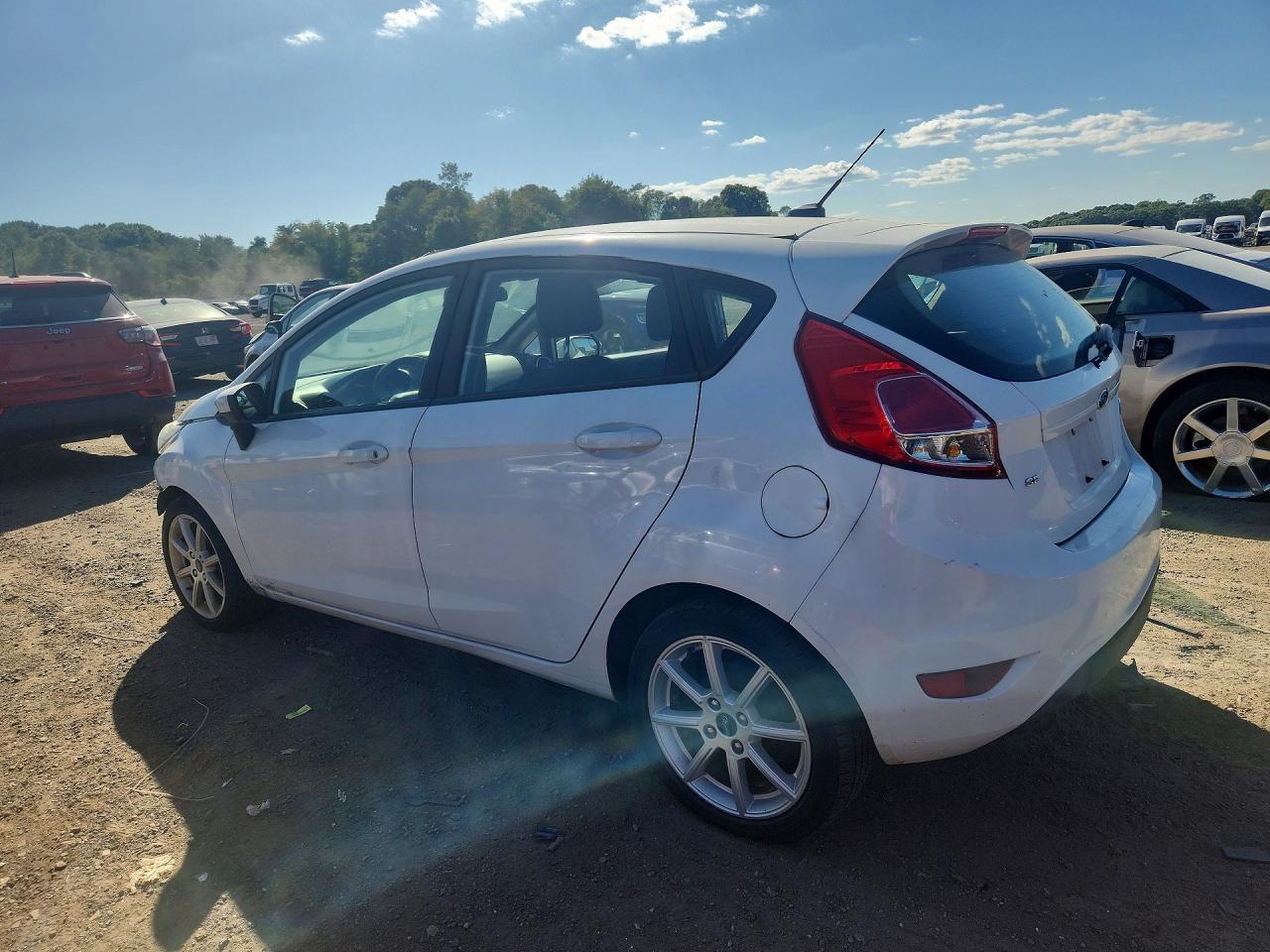 2017 Ford Fiesta Se - Фото 2