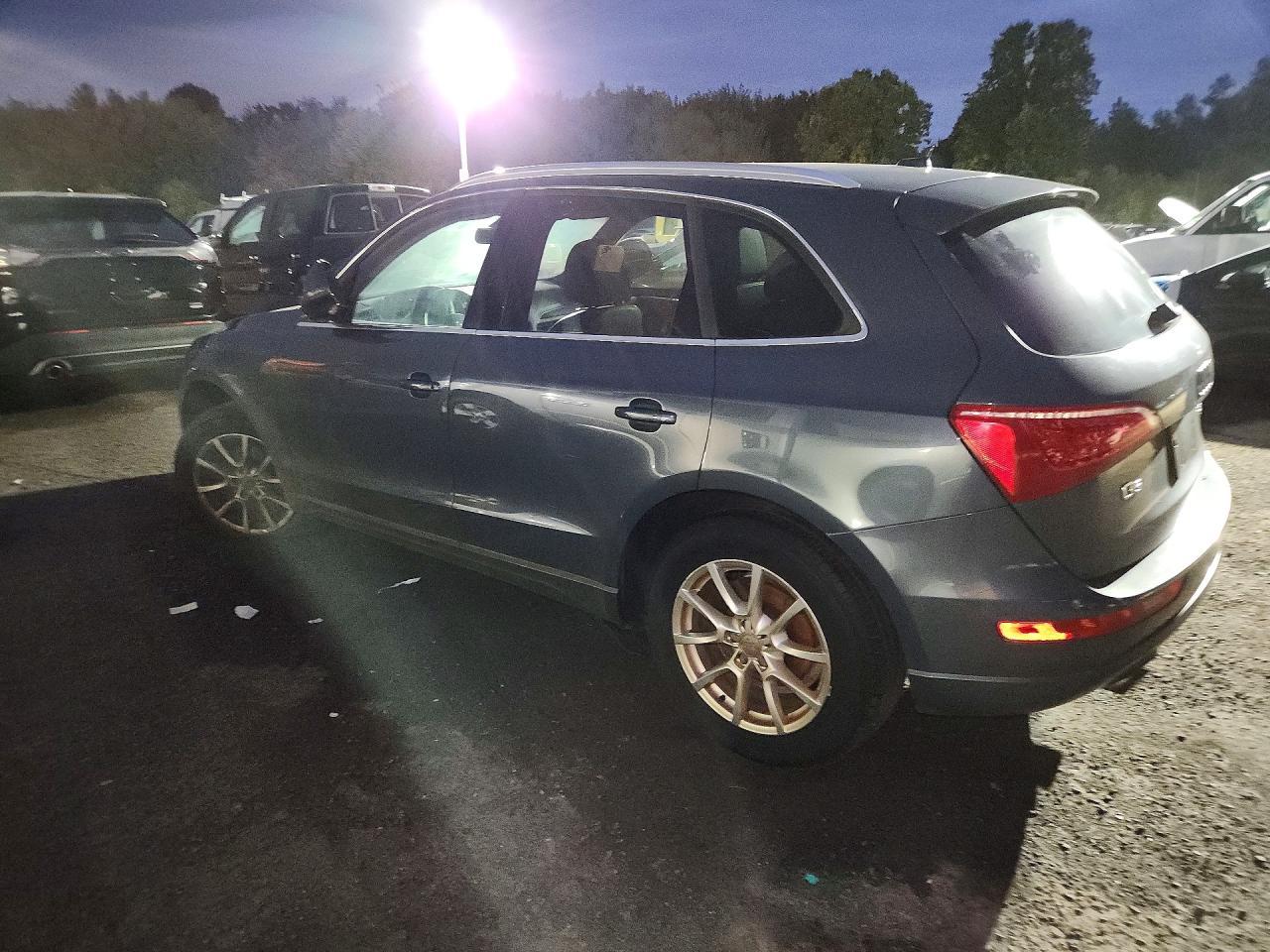 2011 Audi Q5 Premium Plus - Image 2