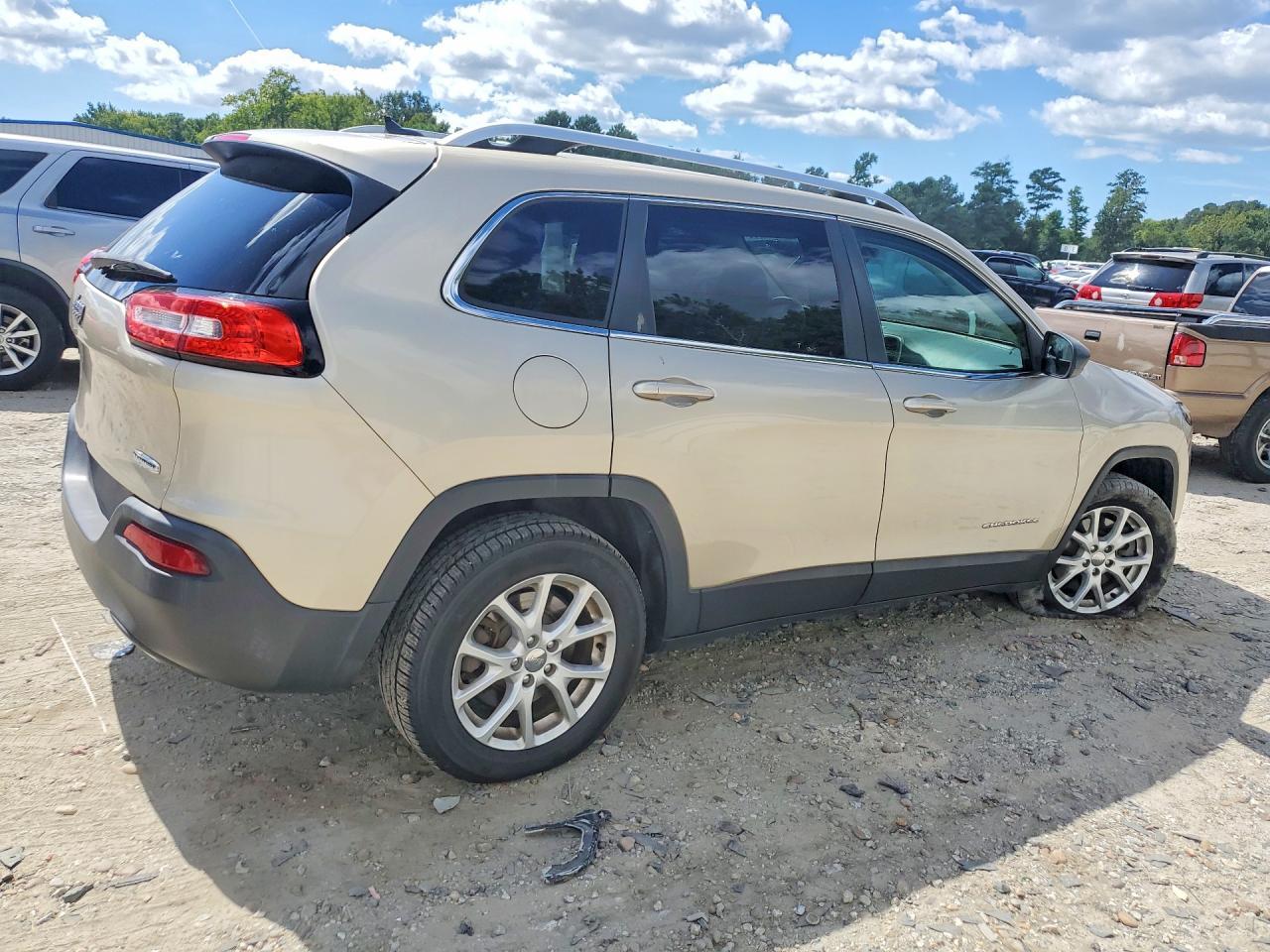 2014 Jeep Cherokee Latitude - Image 3