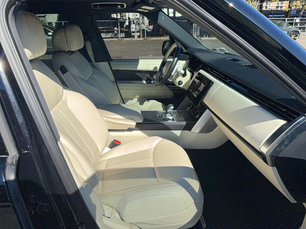 2023 Land Rover Range Rover Se - Image 5