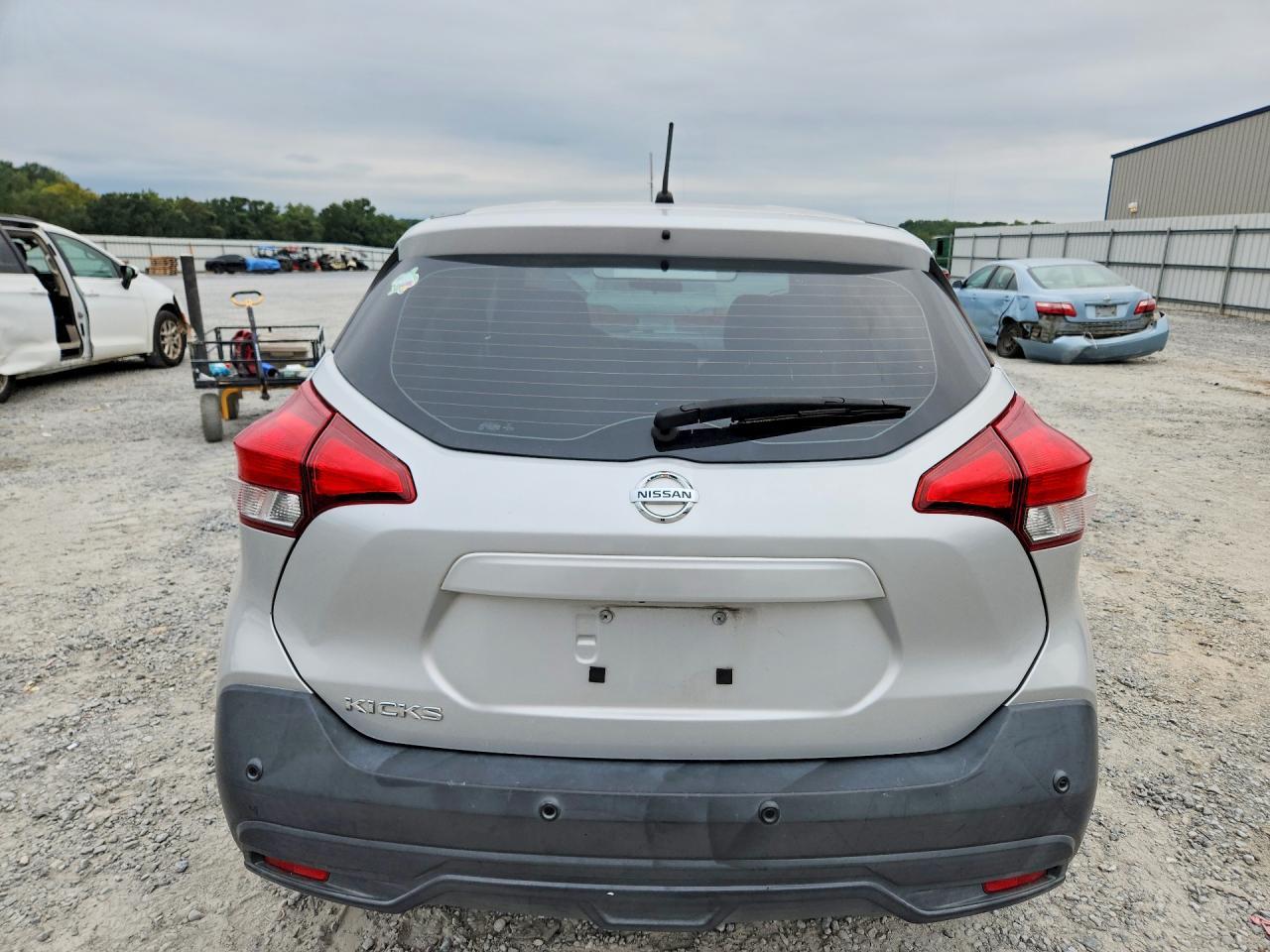 2020 Nissan Kicks S - Фото 6