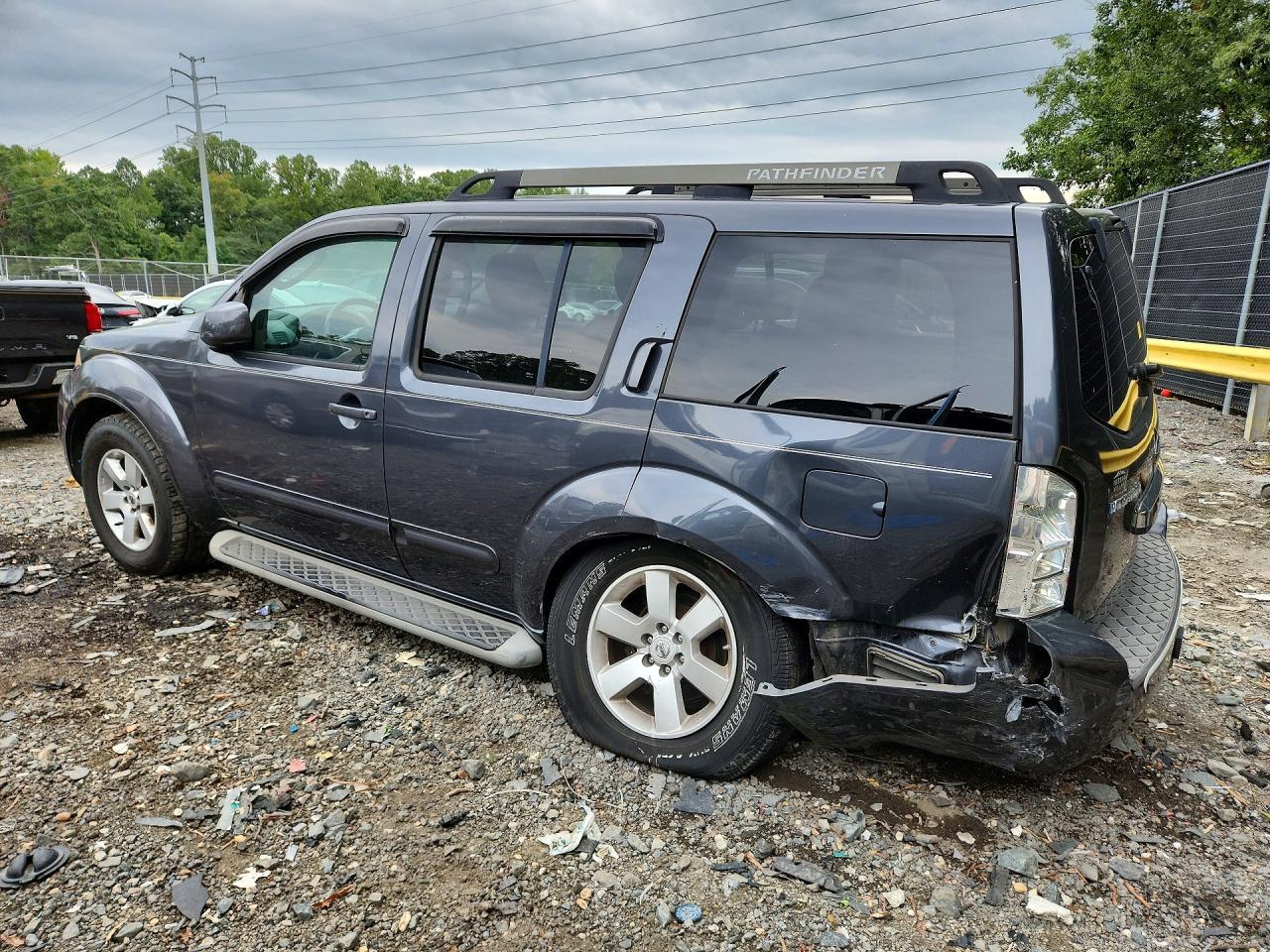 2012 Nissan Pathfinder S - Фото 2