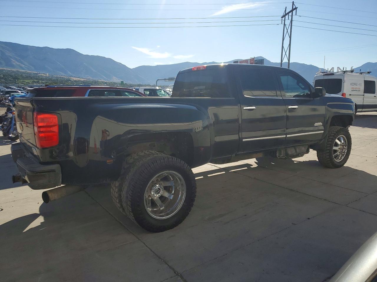 2017 Chevrolet Silverado K3500 High Country - Image 3