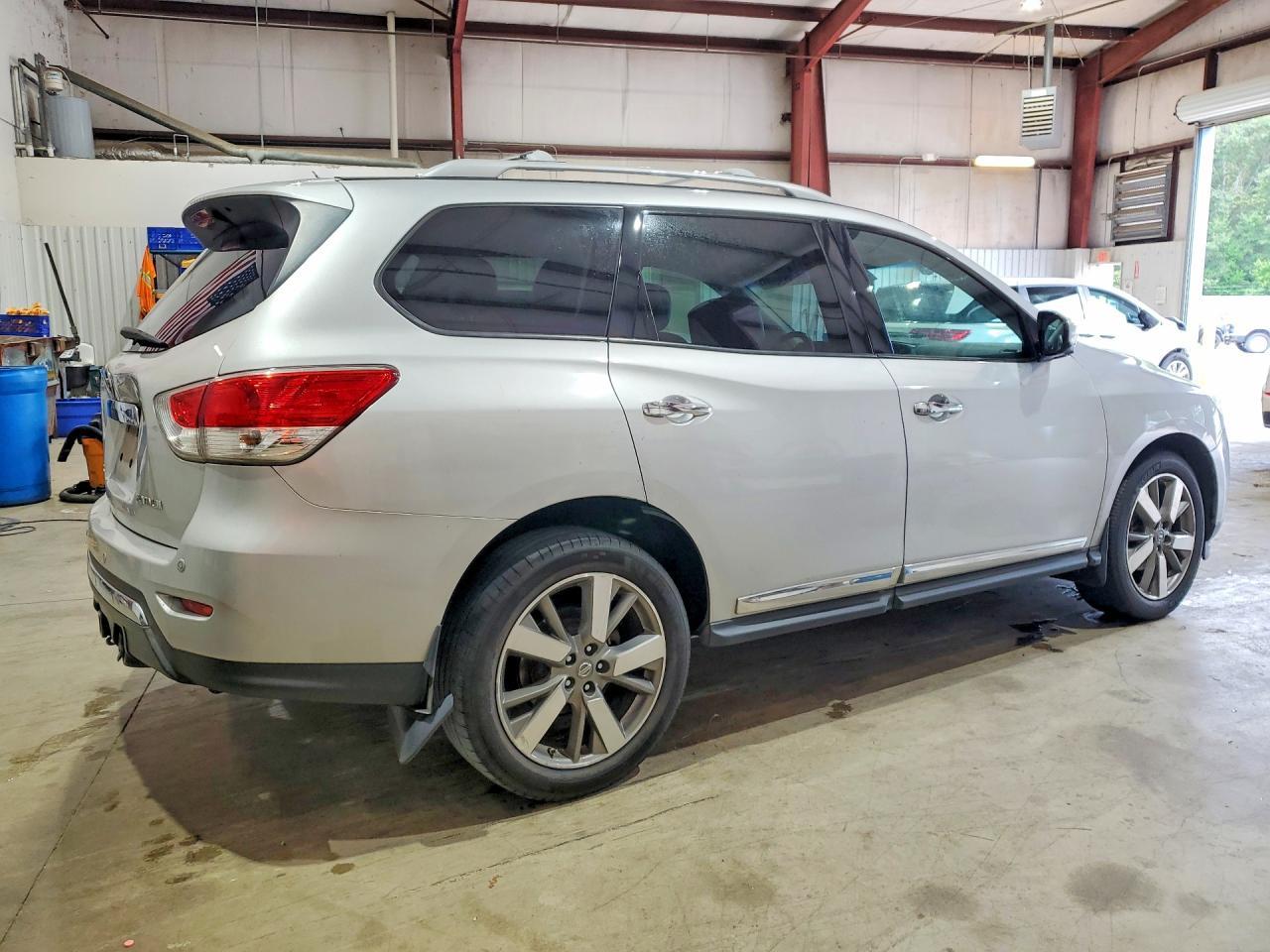2013 Nissan Pathfinder S - Фото 3
