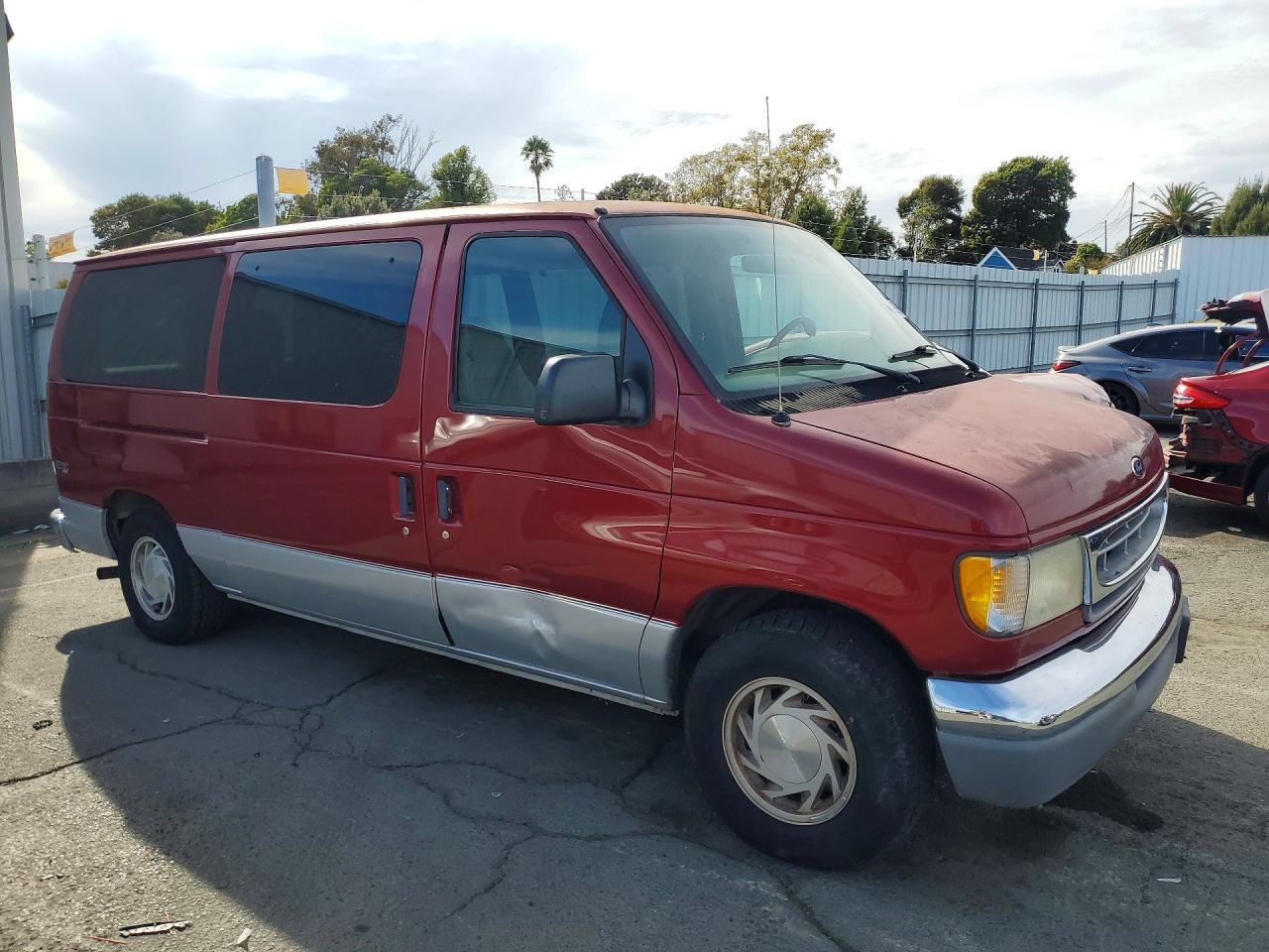 2000 Ford Econoline E150 Wagon - Фото 4