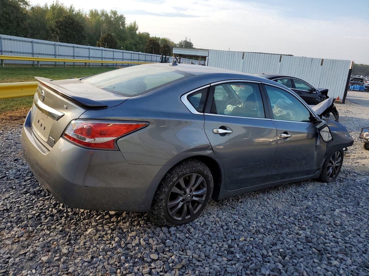 2015 Nissan Altima 2.5 S - Фото 3