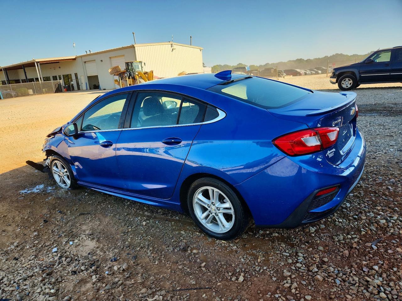 2018 Chevrolet Cruze Lt - Image 2