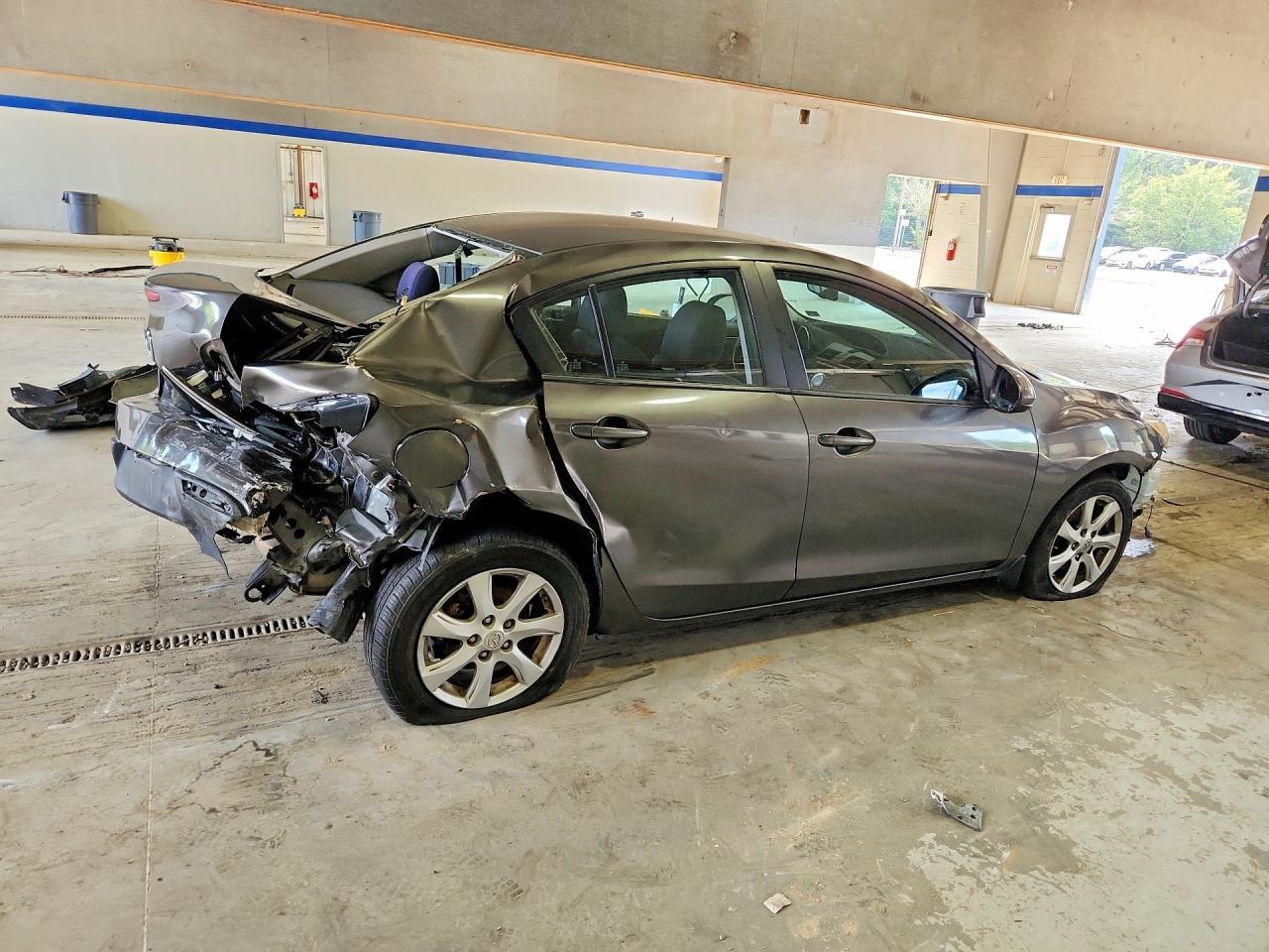 2010 Mazda 3 I - Image 3