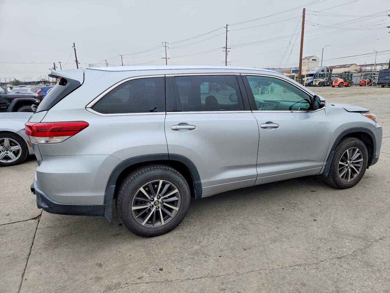 2018 Toyota Highlander Xle - Image 3