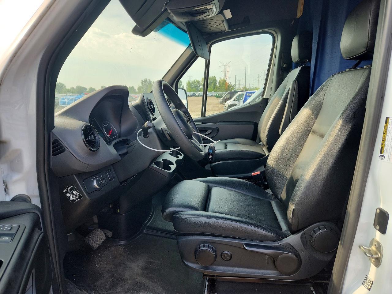 2023 Mercedes-Benz Sprinter 2500 - Фото 7