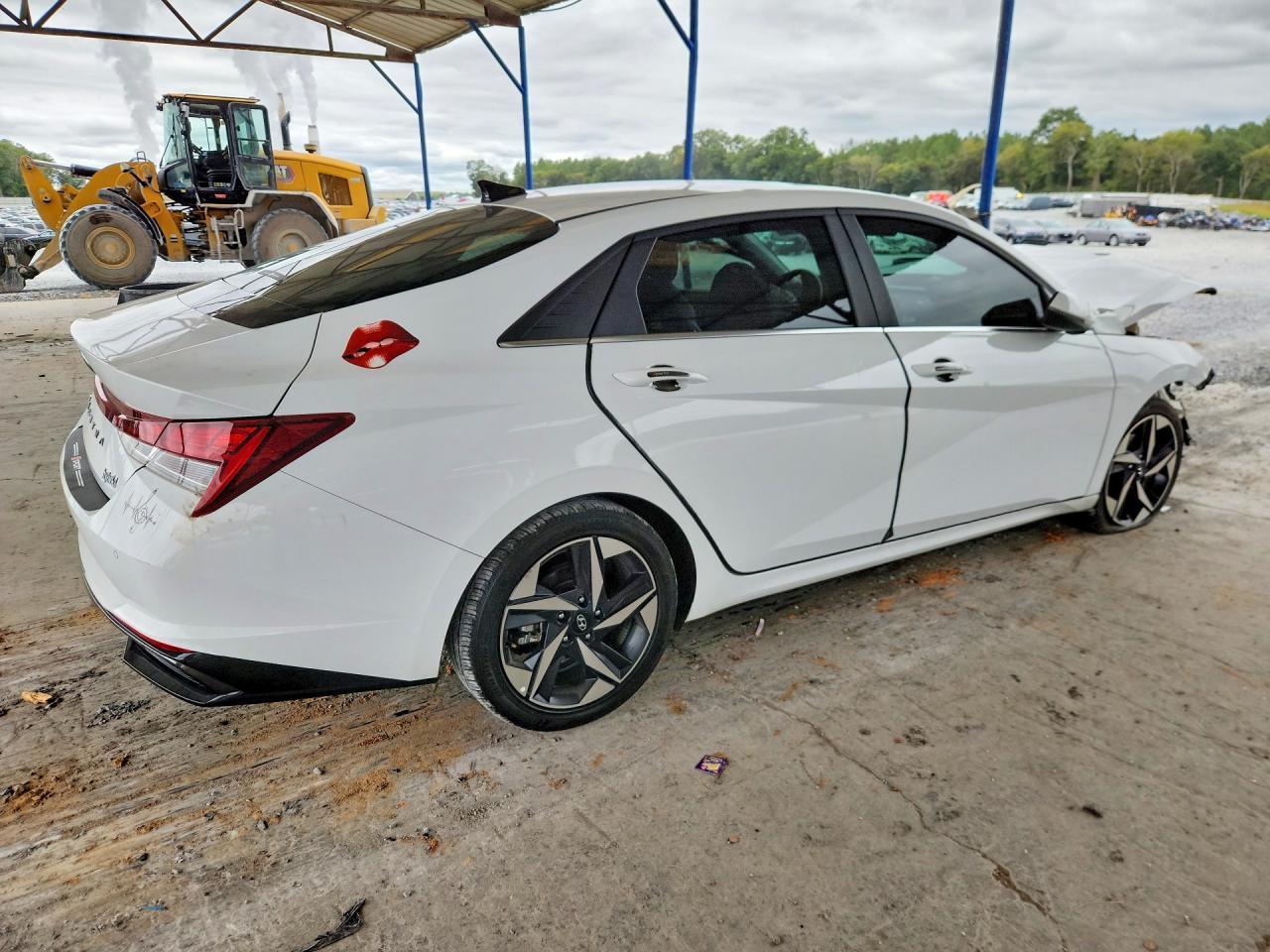 2023 Hyundai Elantra Limited - Фото 3