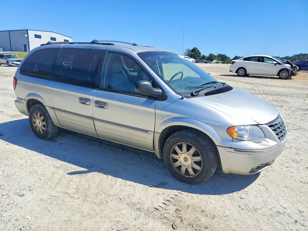 2005 Chrysler Town & Country Touring - Фото 4