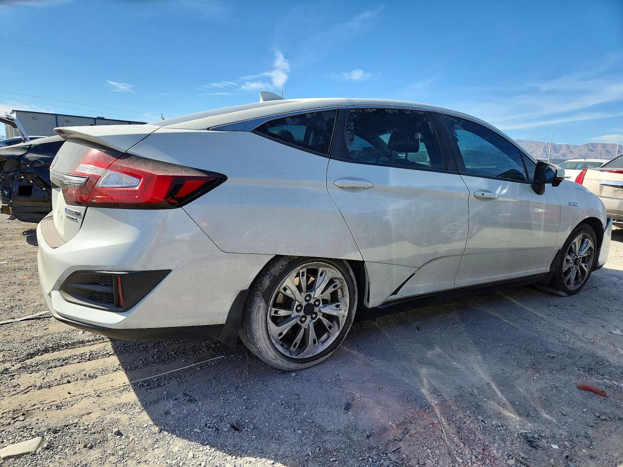 2019 Honda Clarity Touring - Image 3
