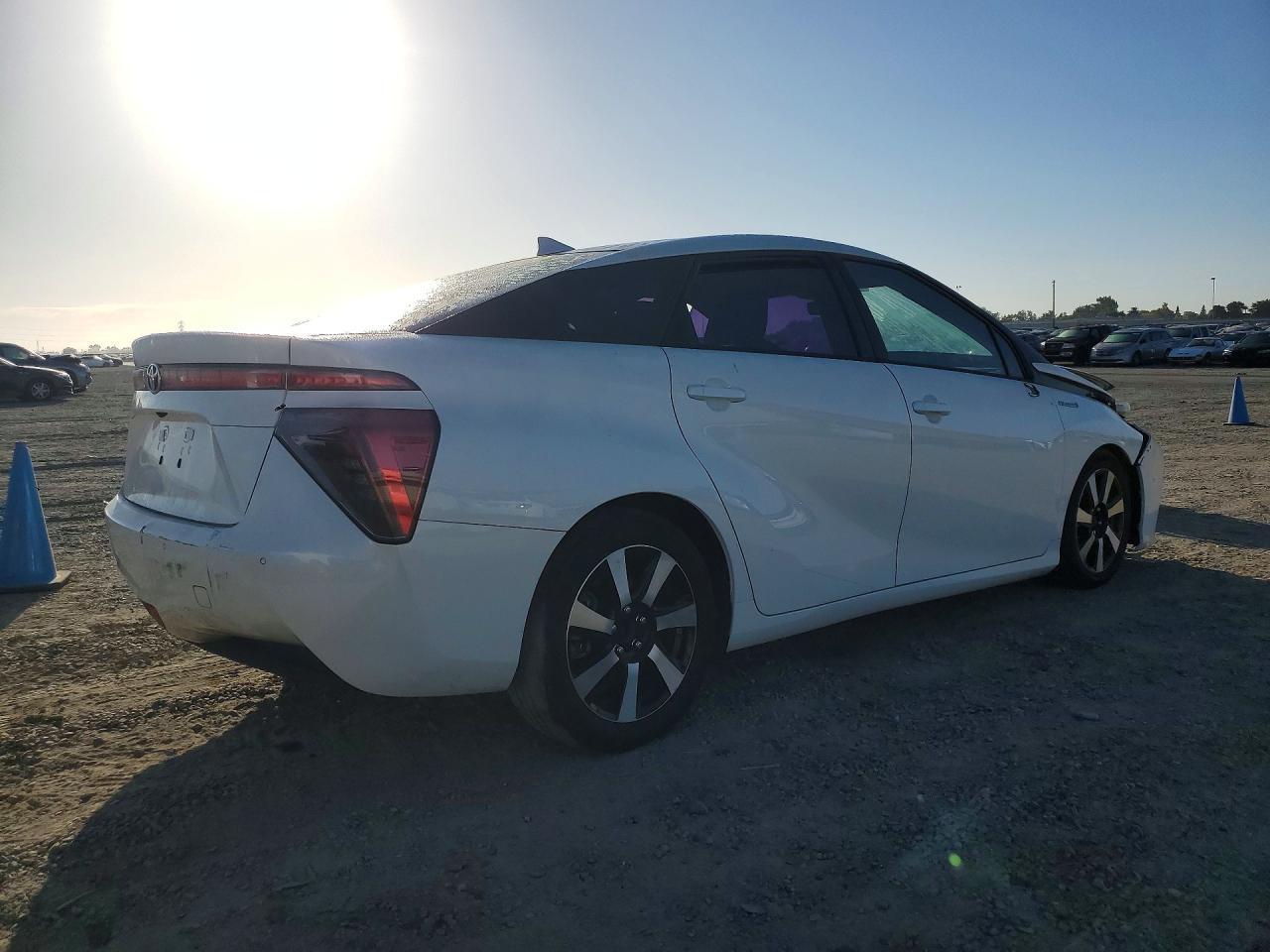 2016 Toyota Mirai Base - Фото 3