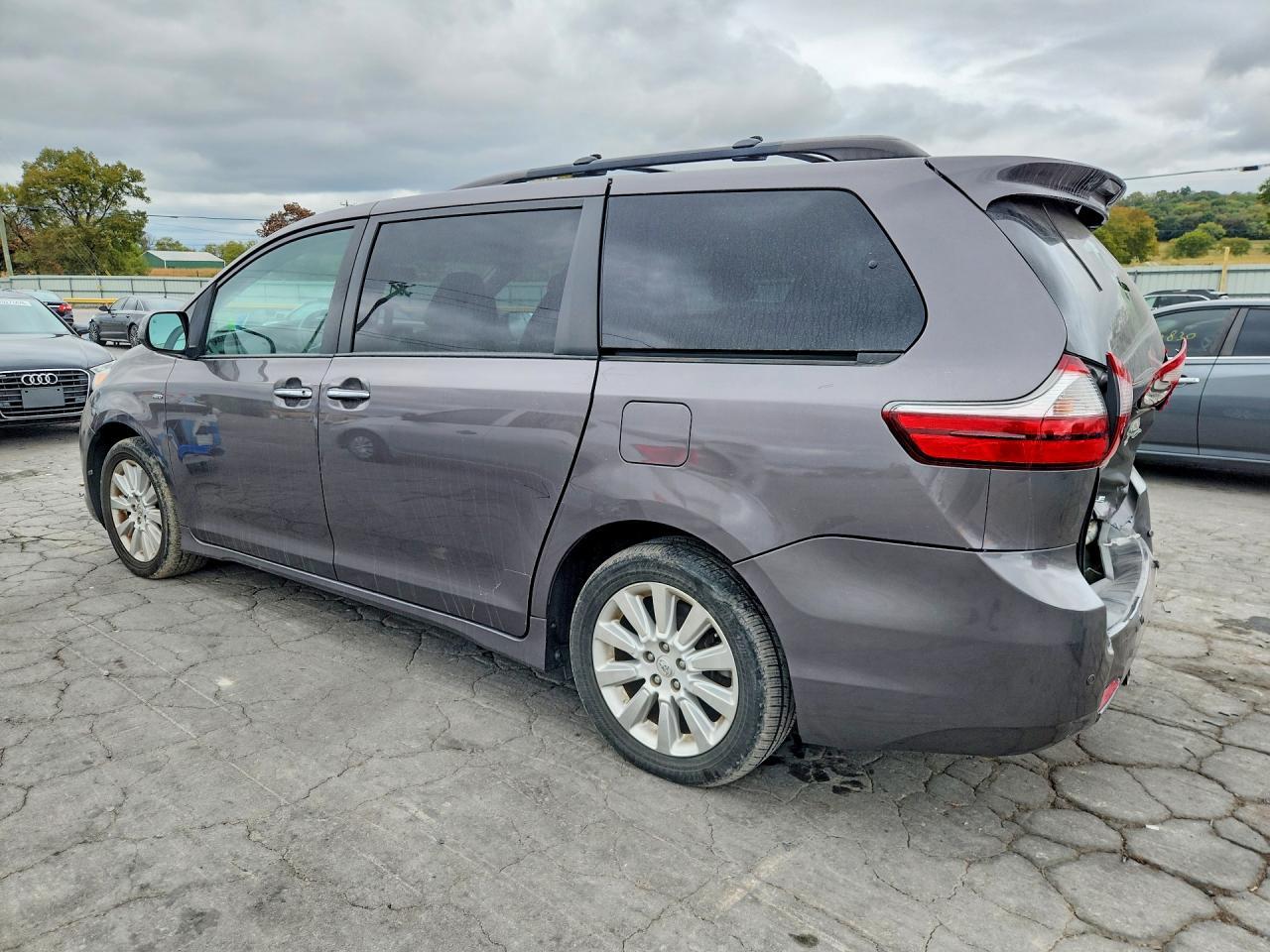 2016 Toyota Sienna Xle 7-Passenger - Фото 2