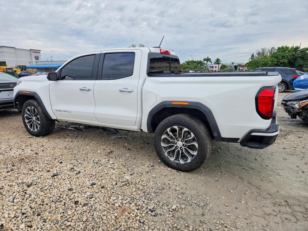 2023 GMC Canyon Denali - Image 2