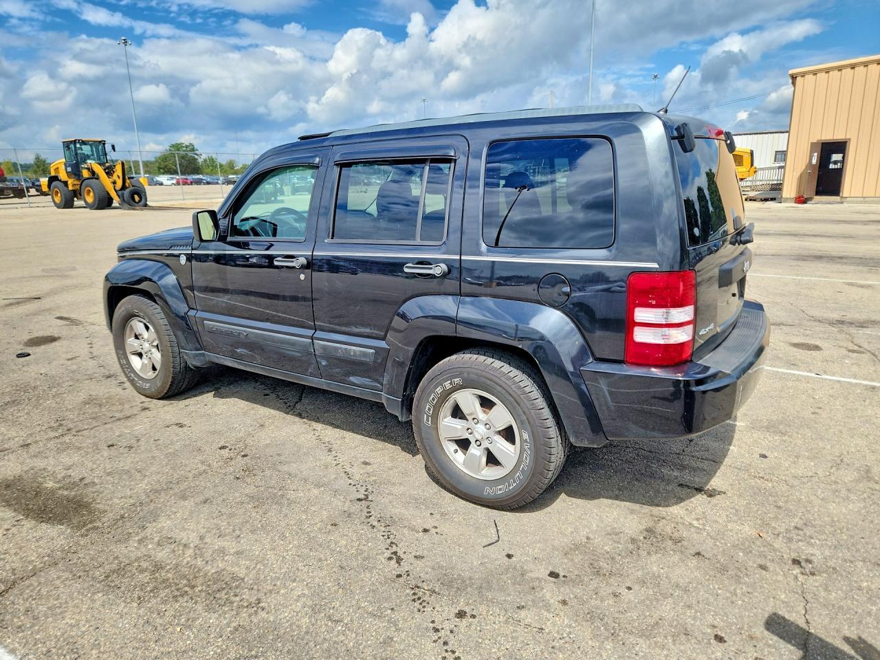 2012 Jeep Liberty Sport - Фото 2