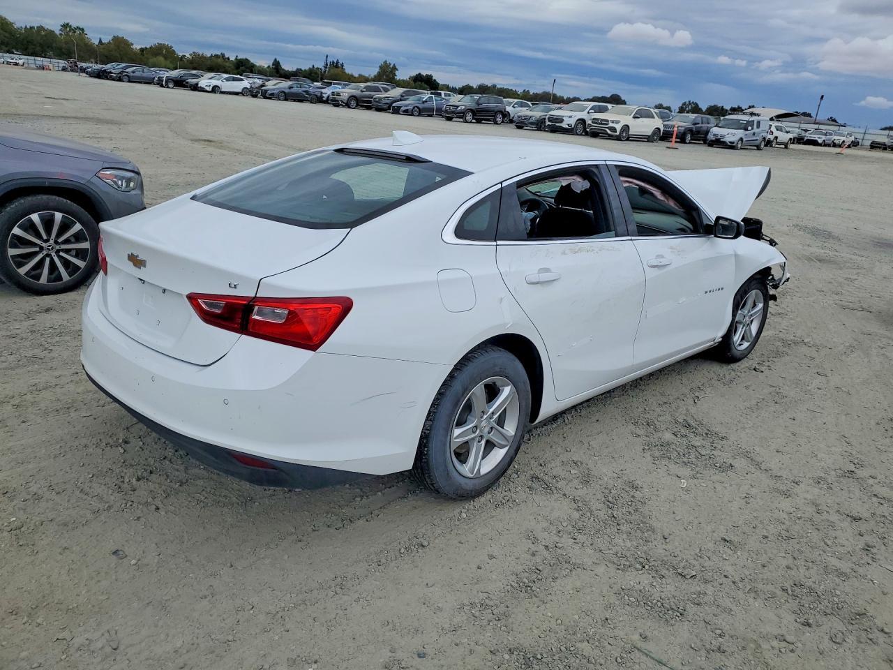 2024 Chevrolet Malibu Lt - Image 3
