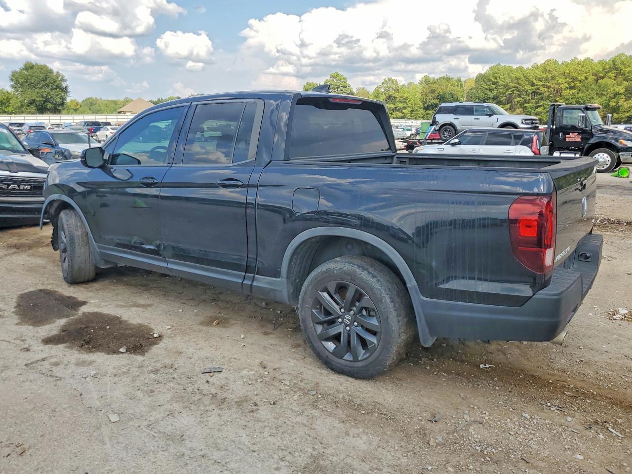 2023 Honda Ridgeline Sport - Фото 2