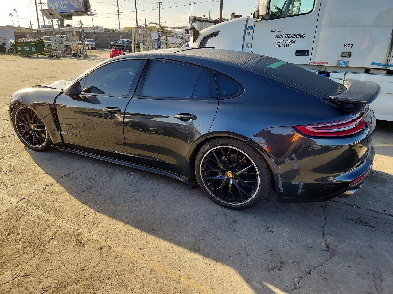 2017 Porsche Panamera 4S - Фото 2