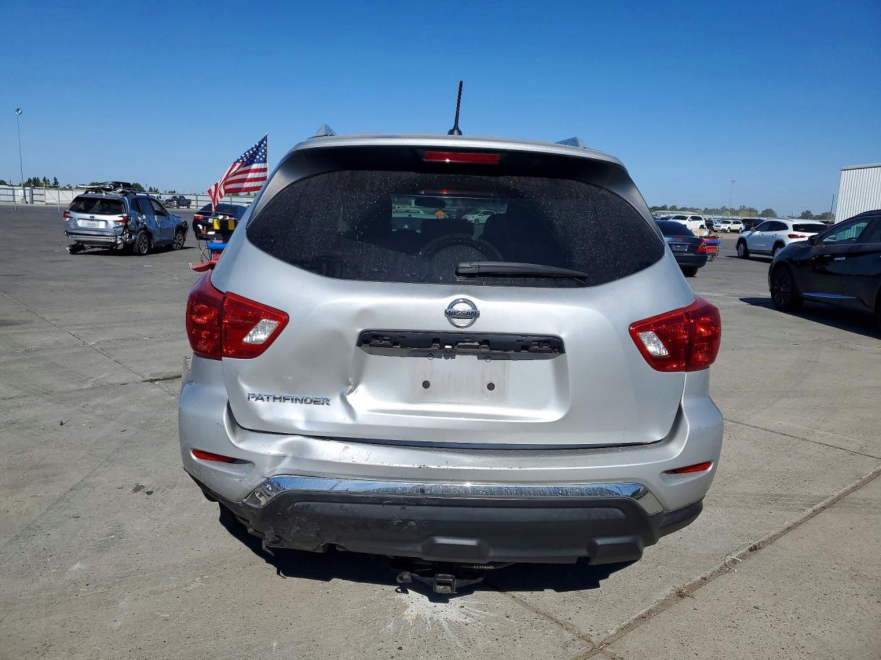 2018 Nissan Pathfinder S - Фото 6