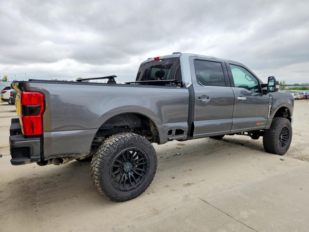 2023 Ford F250 Super Duty - Фото 3