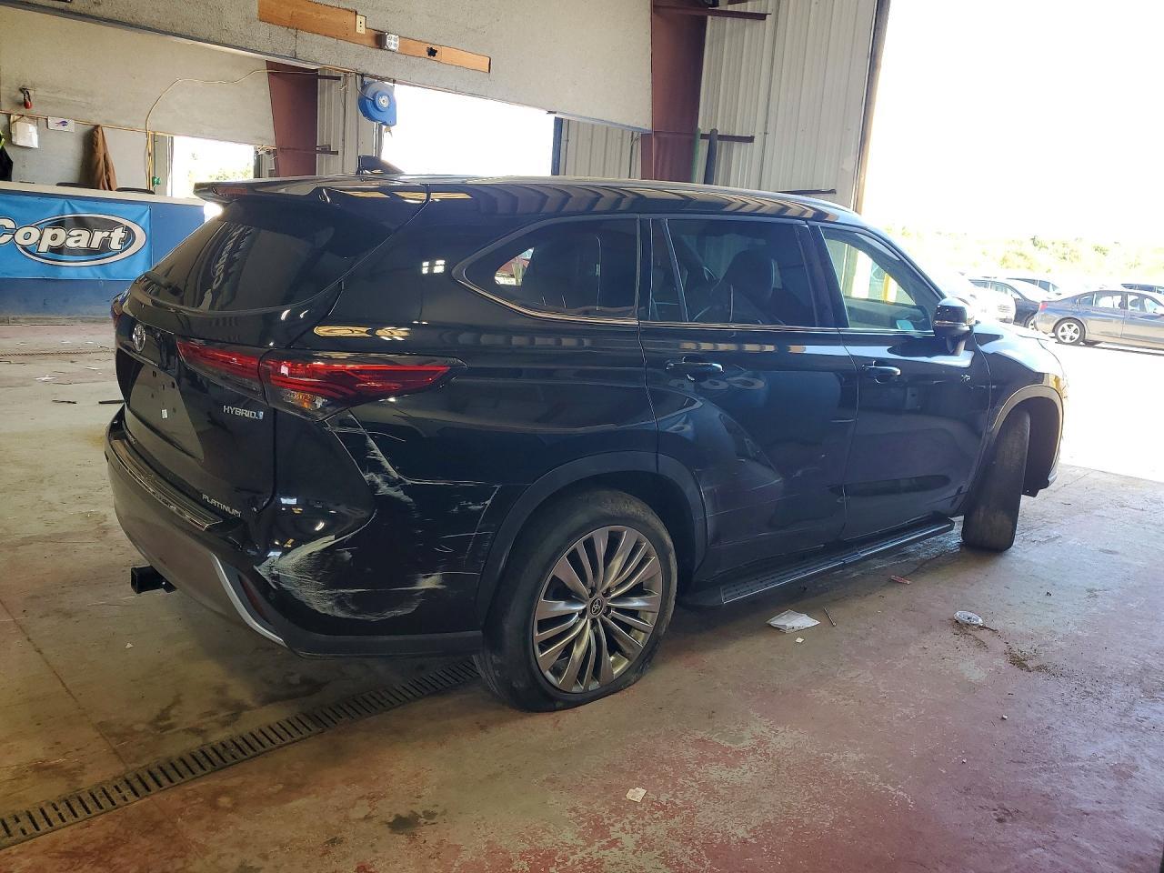 2022 Toyota Highlander Hybrid Platinum - Фото 3