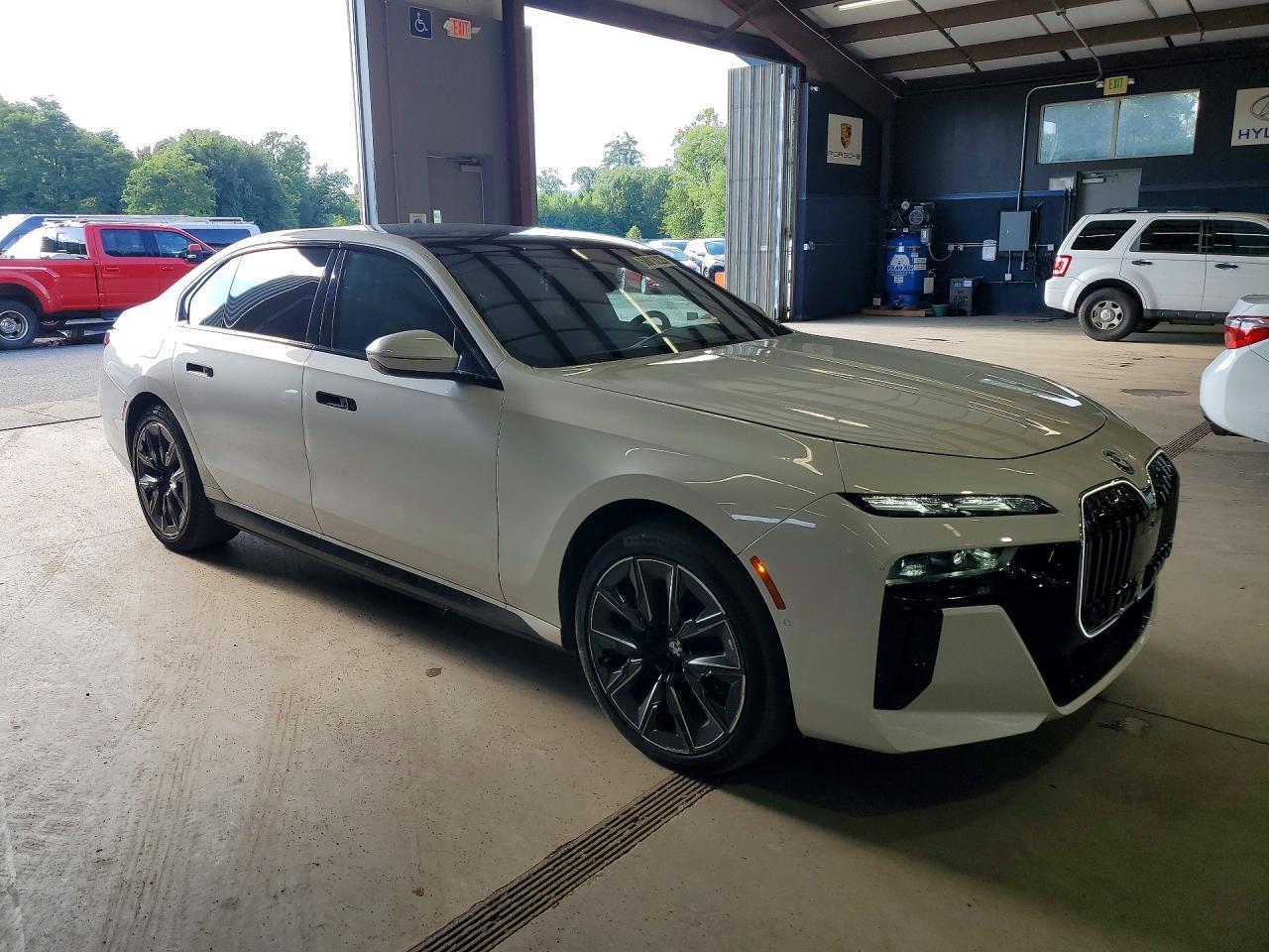 2023 BMW I7 xDrive60 - Фото 4