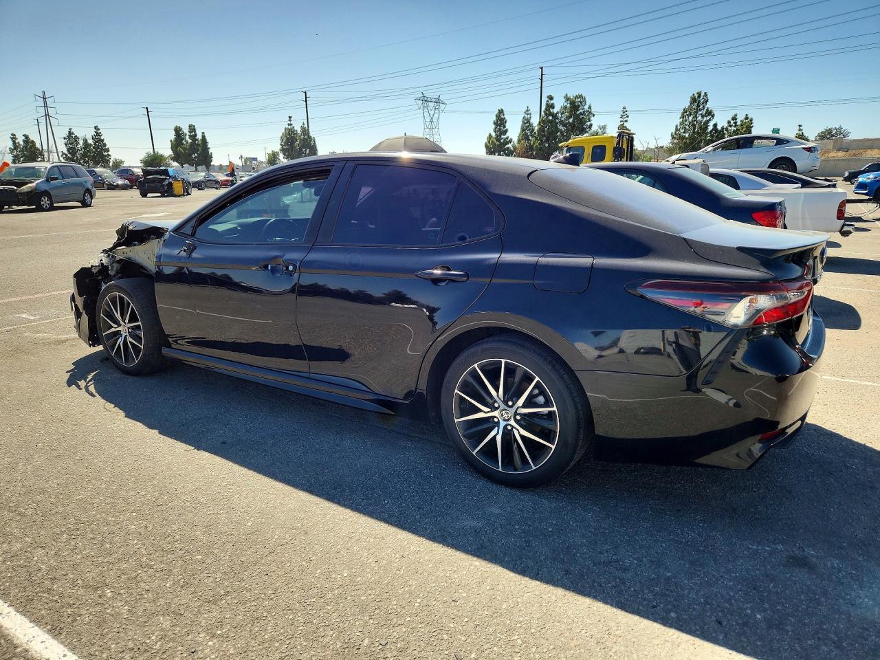 2023 Toyota Camry Se - Фото 2