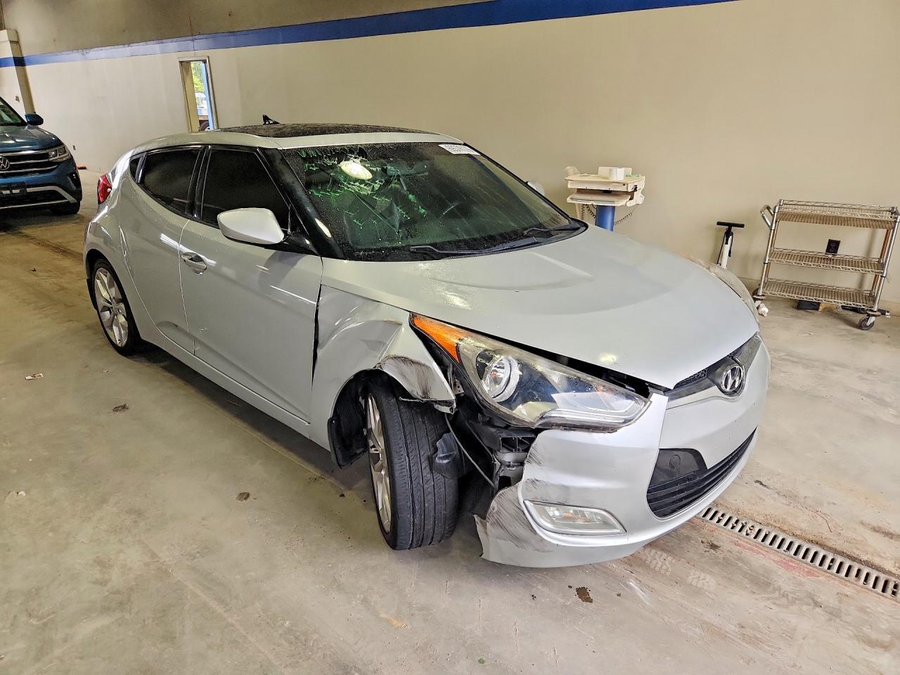 2016 Hyundai Veloster Base - Image 4