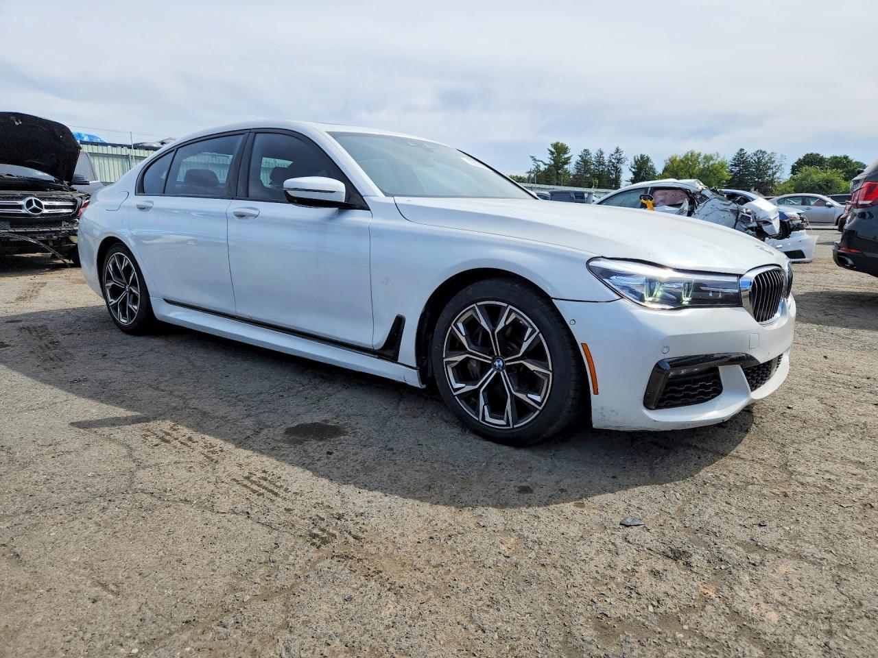 2017 BMW 740 Xi - Фото 4
