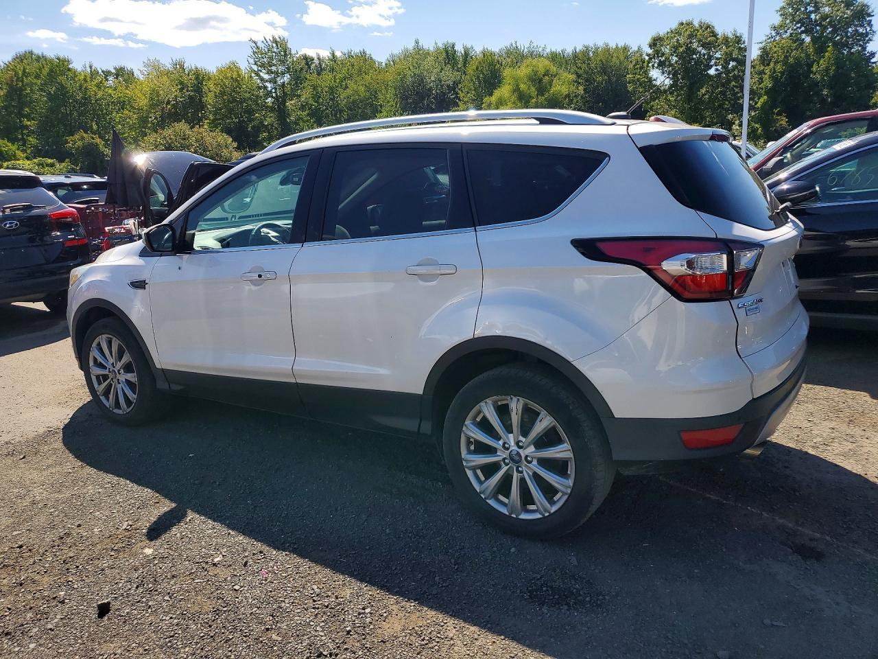 2017 Ford Escape Titanium - Фото 2