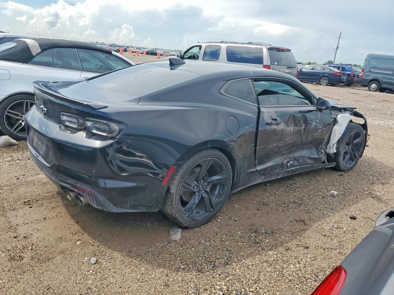 2021 Chevrolet Camaro Lt - Image 3