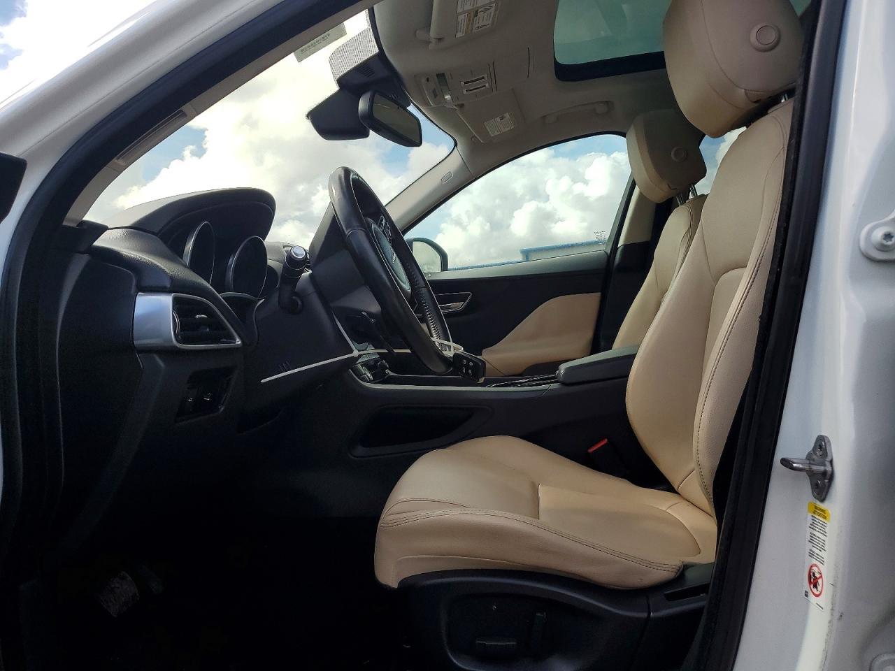 2017 Jaguar F-Pace Premium - Image 7
