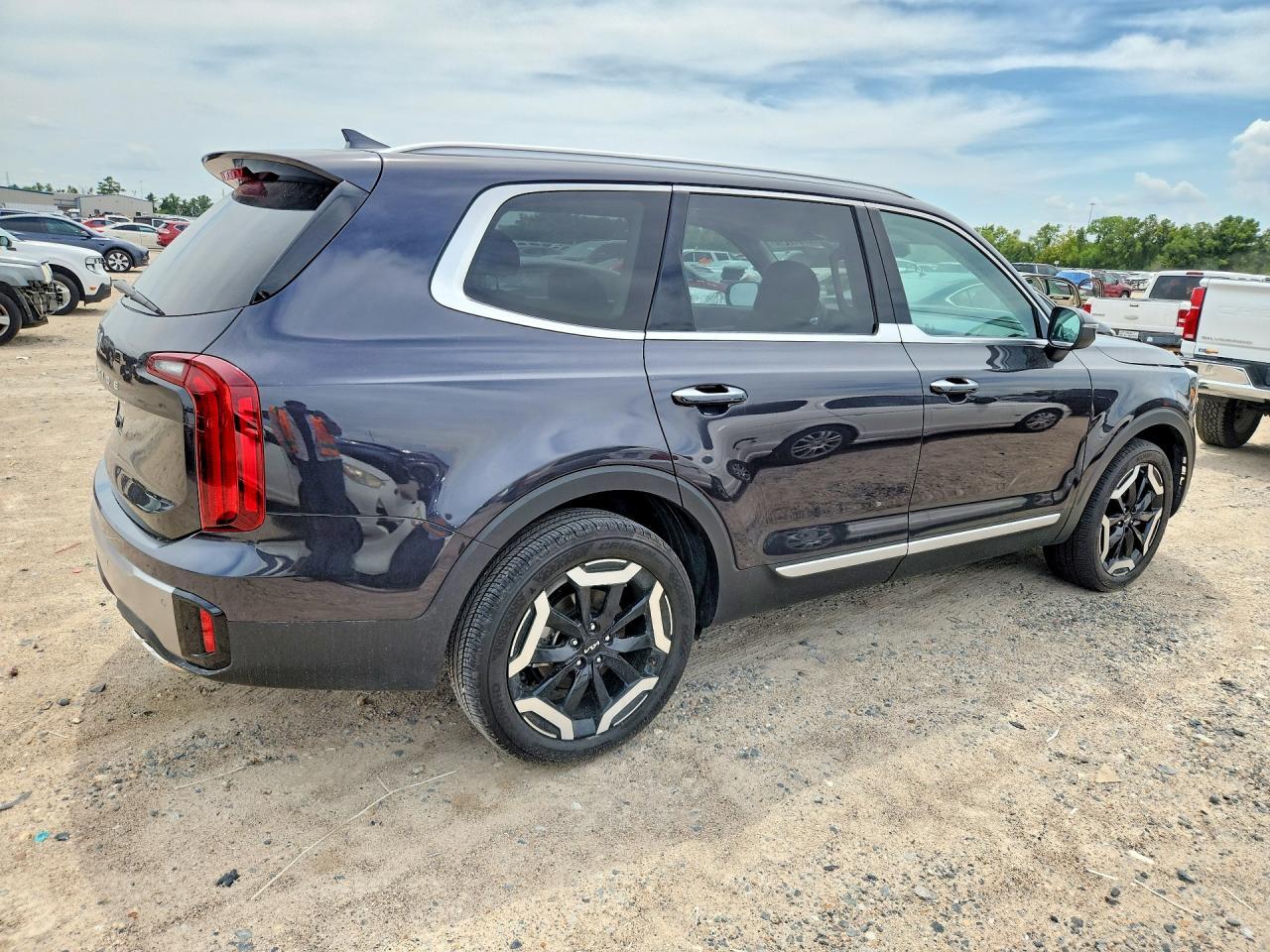 2025 Kia Telluride S - Image 3