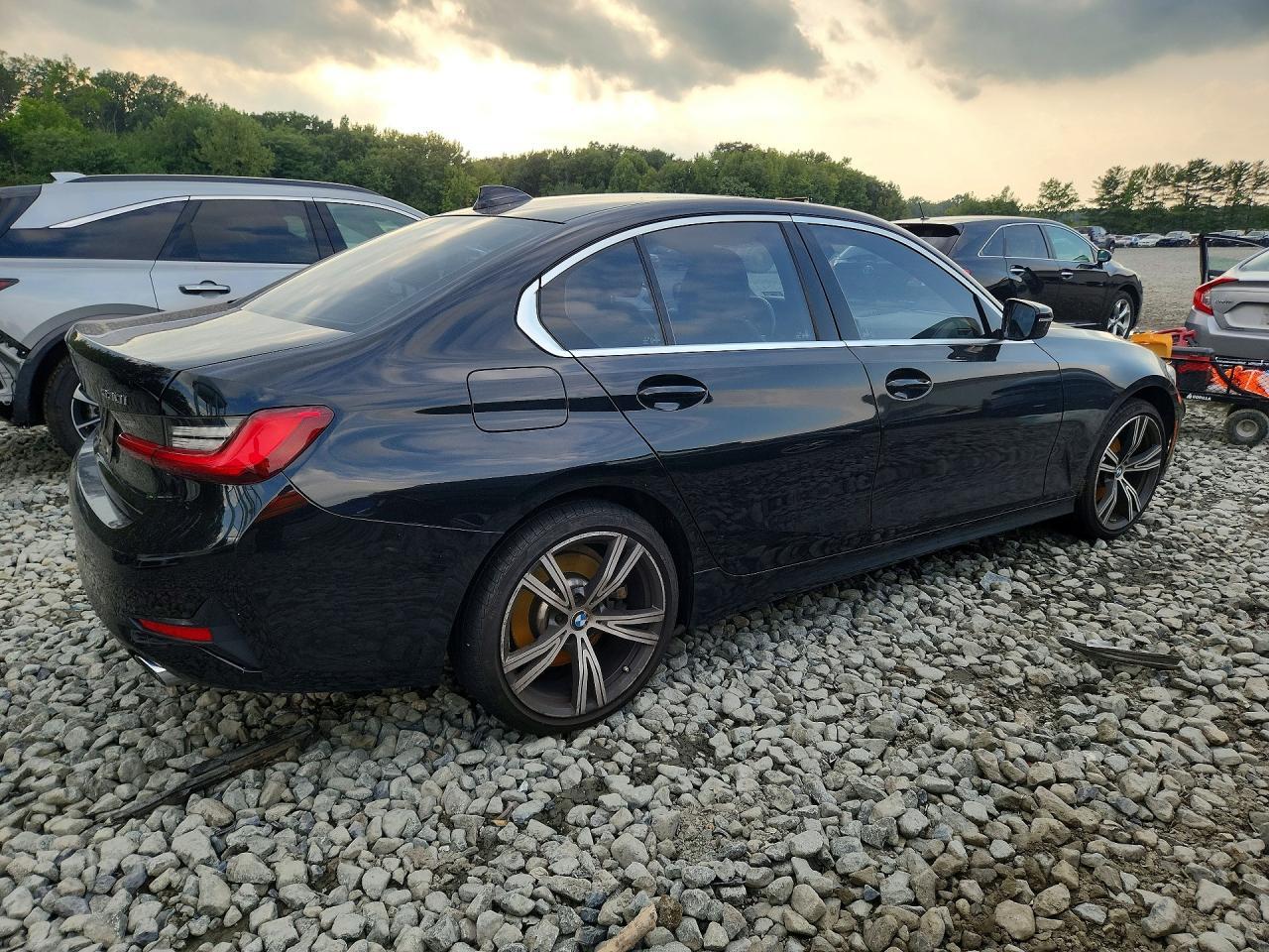2019 BMW 330Xi - Фото 3