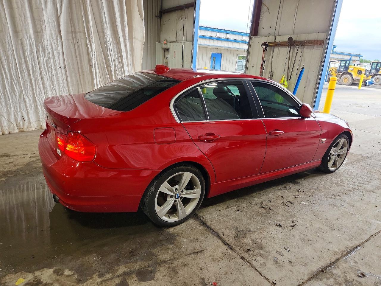 2011 BMW 335 Xi - Image 3