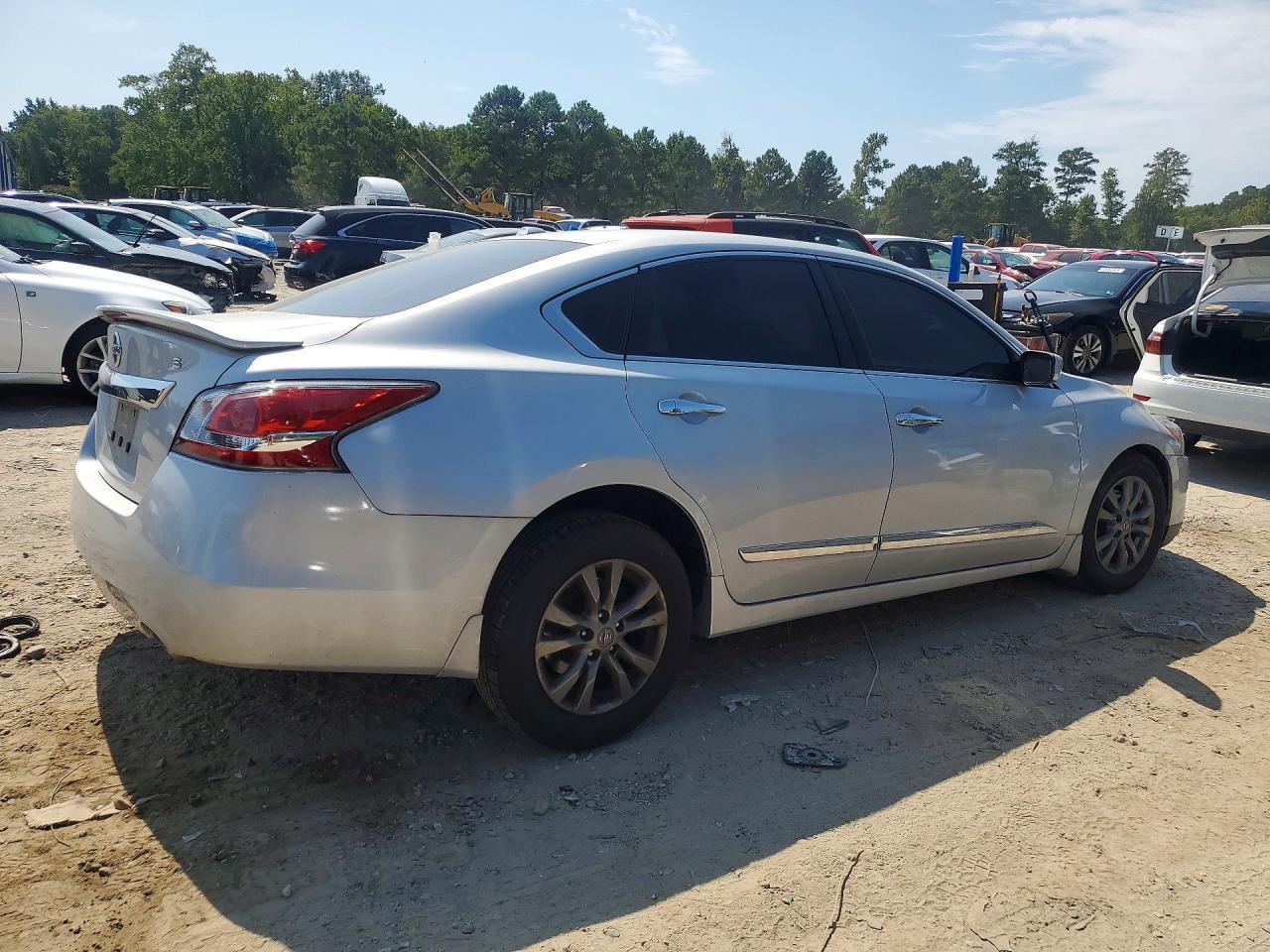 2015 Nissan Altima 2.5 S - Image 3