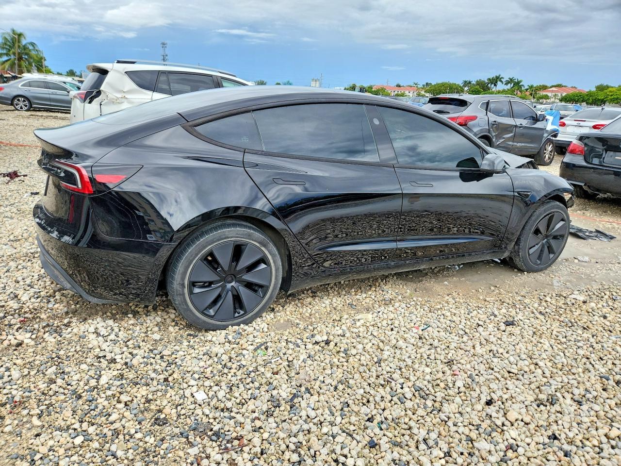2025 Tesla Model 3 - Image 3