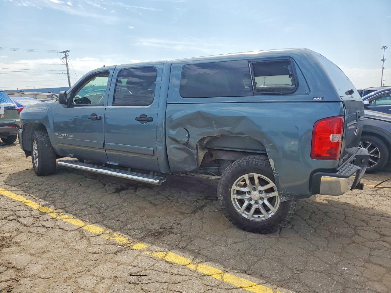 2007 Chevrolet Silverado K1500 Crew Cab - Image 2