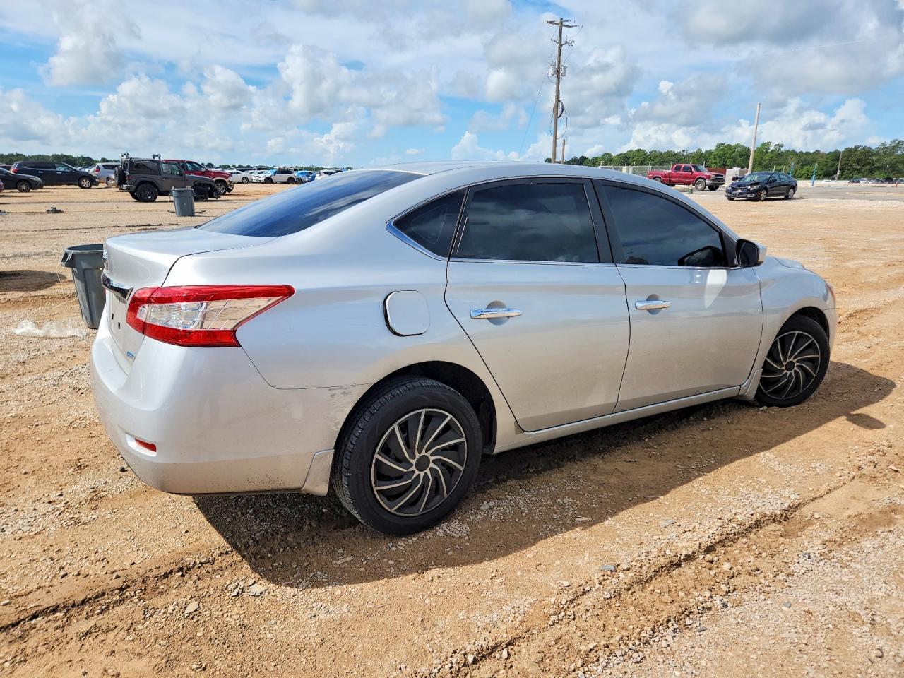 2014 Nissan Sentra S - Фото 3