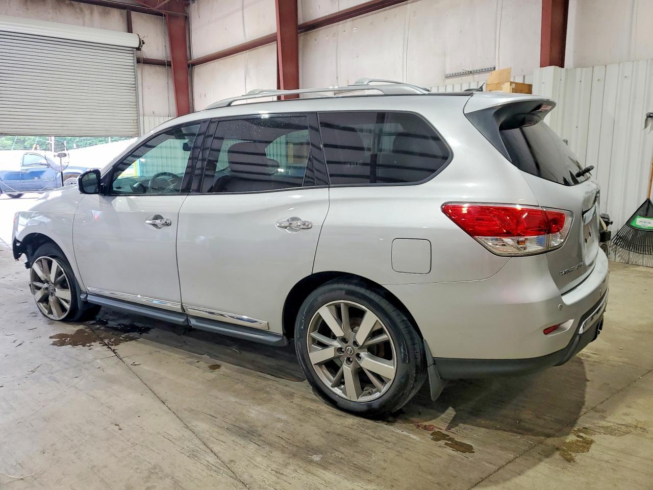 2013 Nissan Pathfinder S - Фото 2