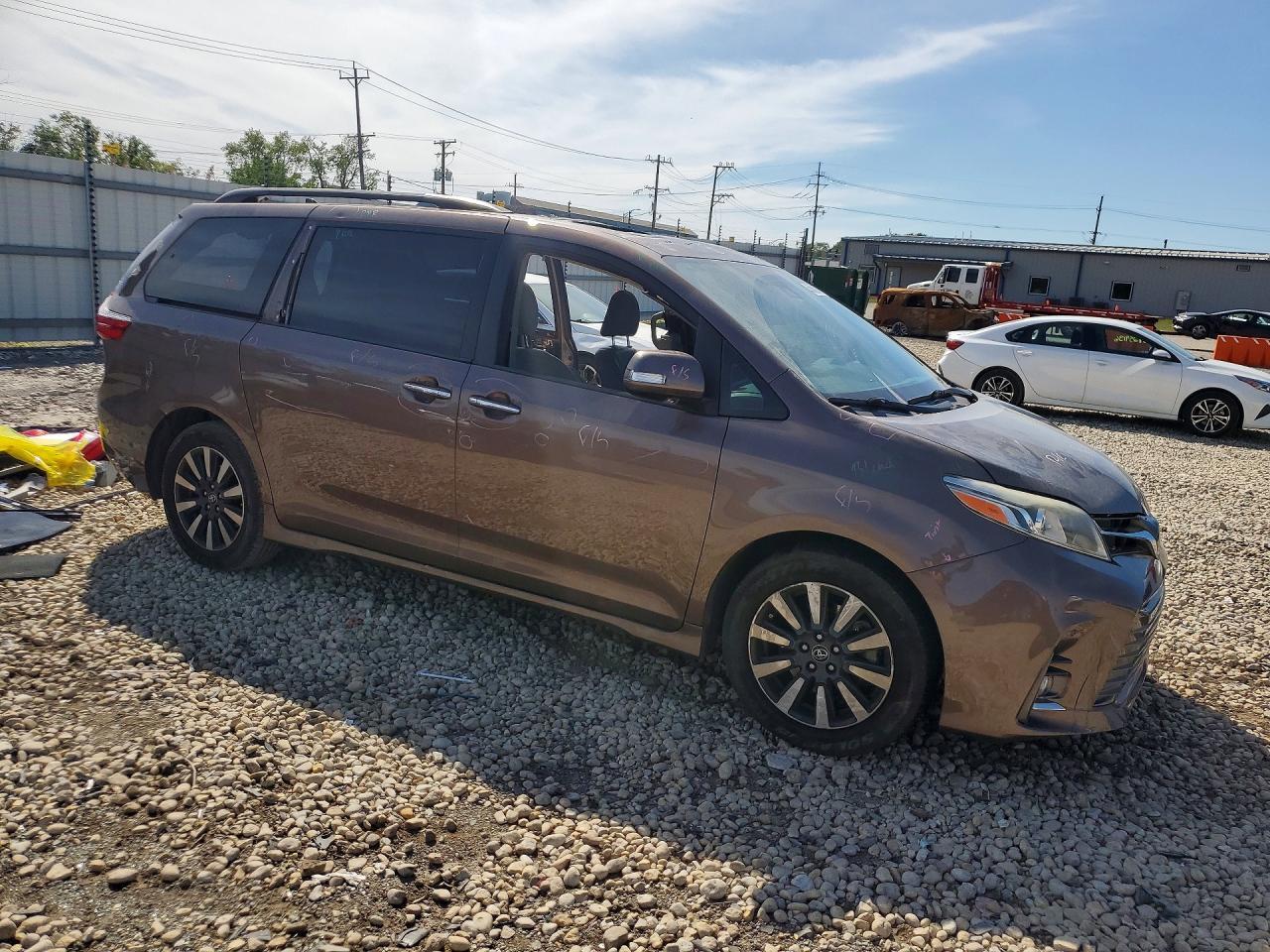 2018 Toyota Sienna Limited 7-Passenger - Фото 4