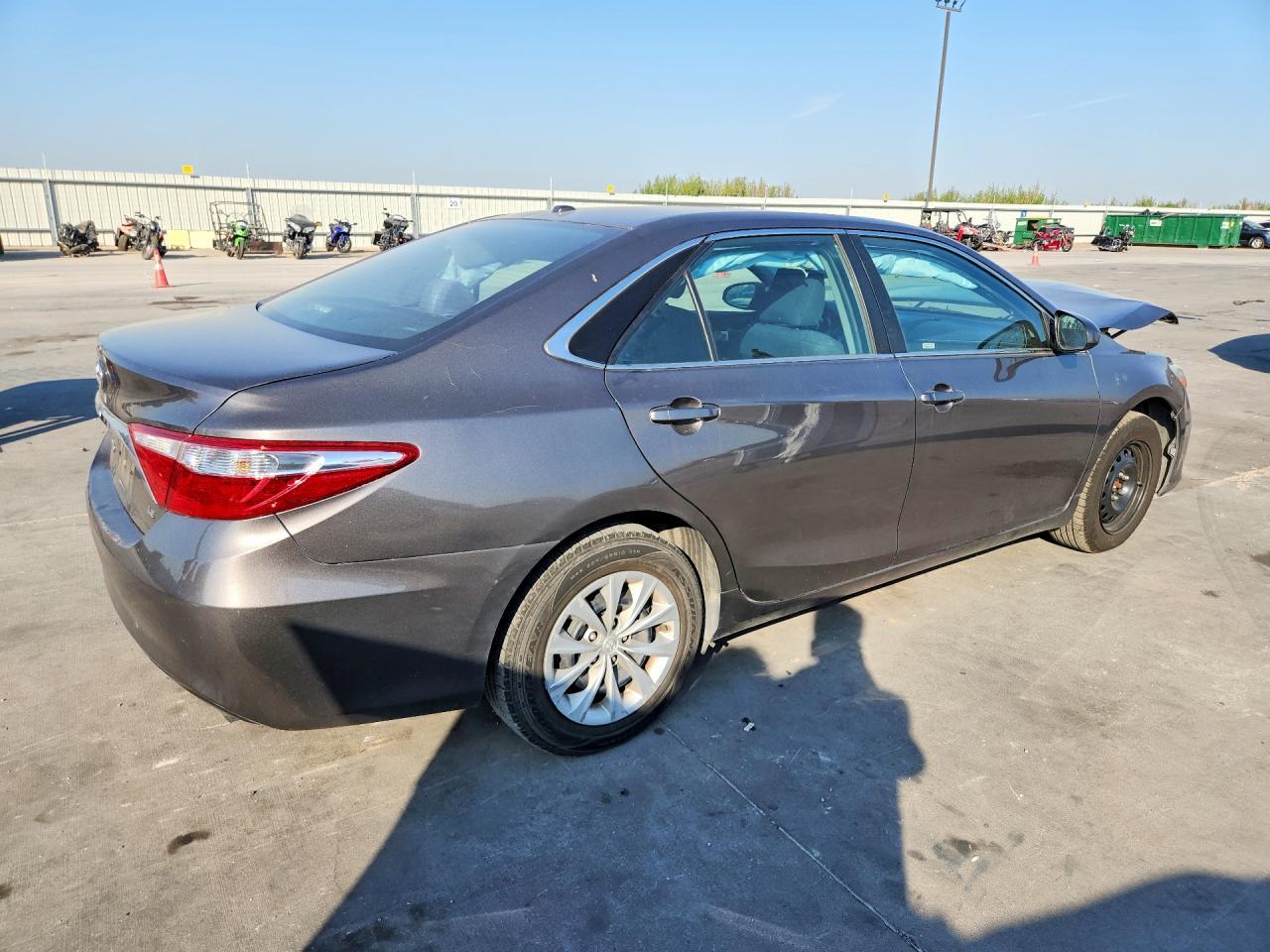 2015 Toyota Camry Le - Image 3