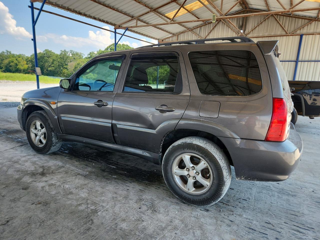 2005 Mazda Tribute S - Image 2