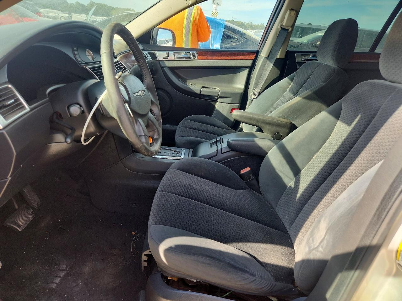 2005 Chrysler Pacifica Touring - Image 7